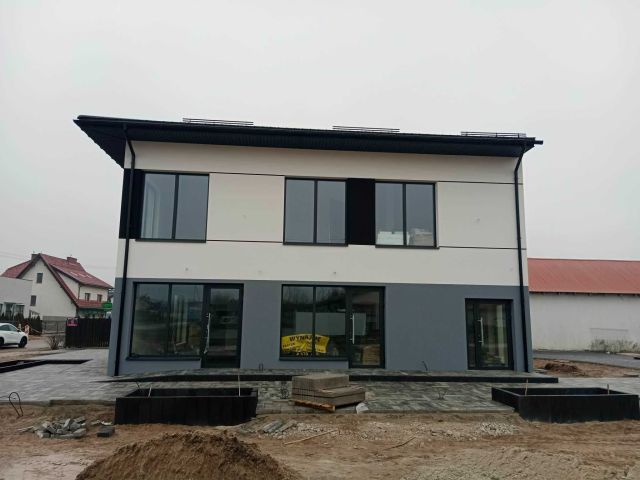 Lokal Niegów. Zdjęcie 1