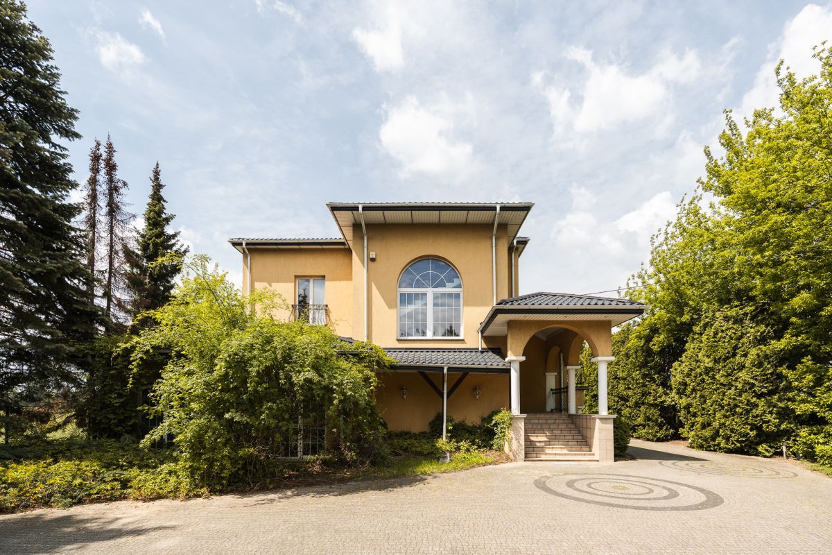 dom wolnostojący, 12 pokoi Tłuste