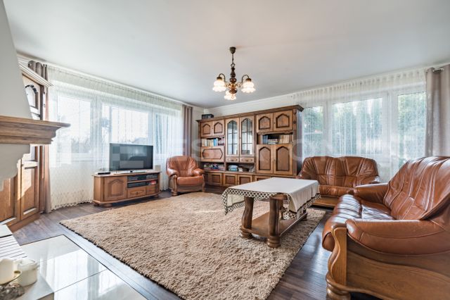 dom wolnostojący, 6 pokoi Strażów. Zdjęcie 3