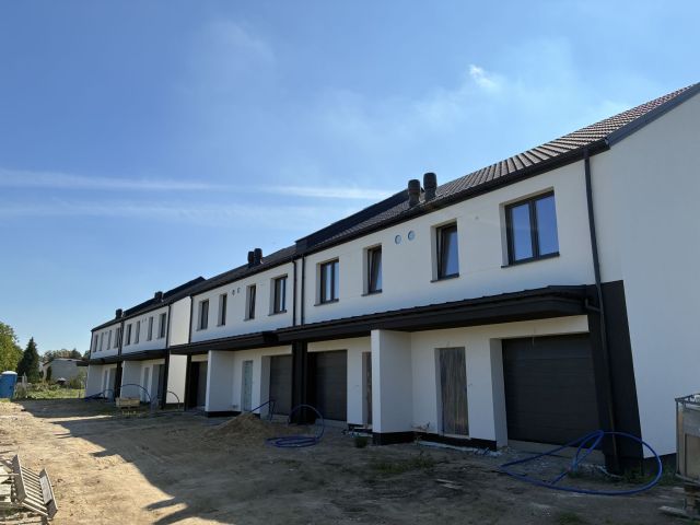 dom szeregowy, 4 pokoje Bronisze. Zdjęcie 2