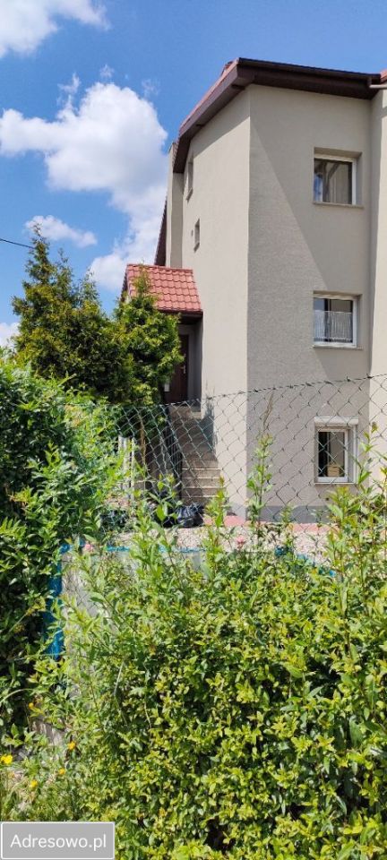 dom szeregowy, 6 pokoi Jelcz-Laskowice. Zdjęcie 1
