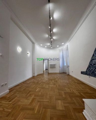 Mieszkanie 3-pokojowe Warszawa Śródmieście, ul. Chmielna. Zdjęcie 1