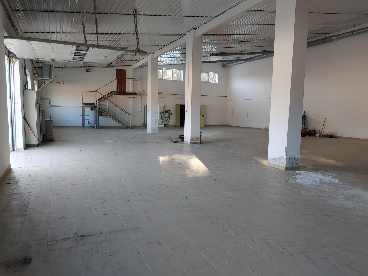 Hala/magazyn Mniszew. Zdjęcie 3