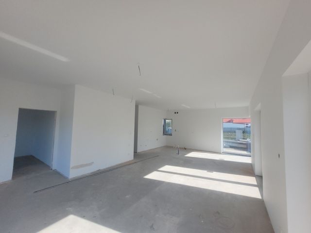 bliźniak, 6 pokoi Opacz Mała. Zdjęcie 2