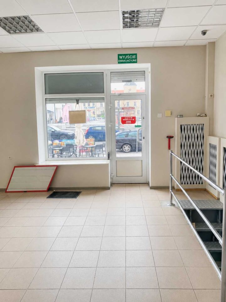 Lokal Łomża Śródmieście, pl. Stary Rynek. Zdjęcie 1