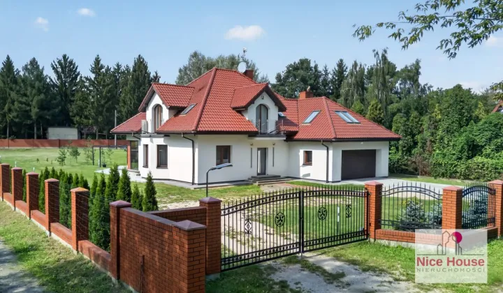 dom wolnostojący, 7 pokoi Łomianki Dolne, ul. Azalii