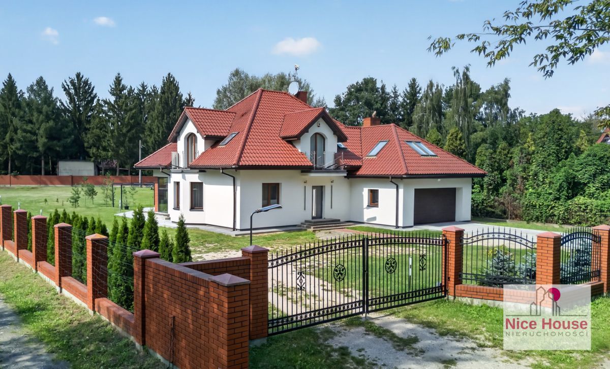 dom wolnostojący, 7 pokoi Łomianki Dolne, ul. Azalii. Zdjęcie 1