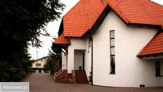 dom wolnostojący, 8 pokoi Radłów, ul. Wiejska. Zdjęcie 1