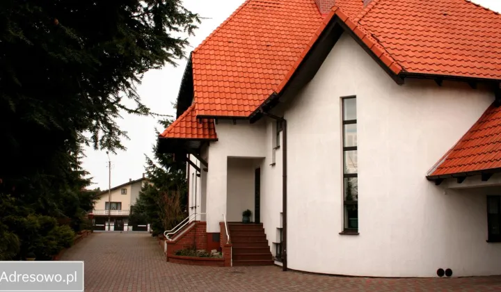 dom wolnostojący, 8 pokoi Radłów, ul. Wiejska
