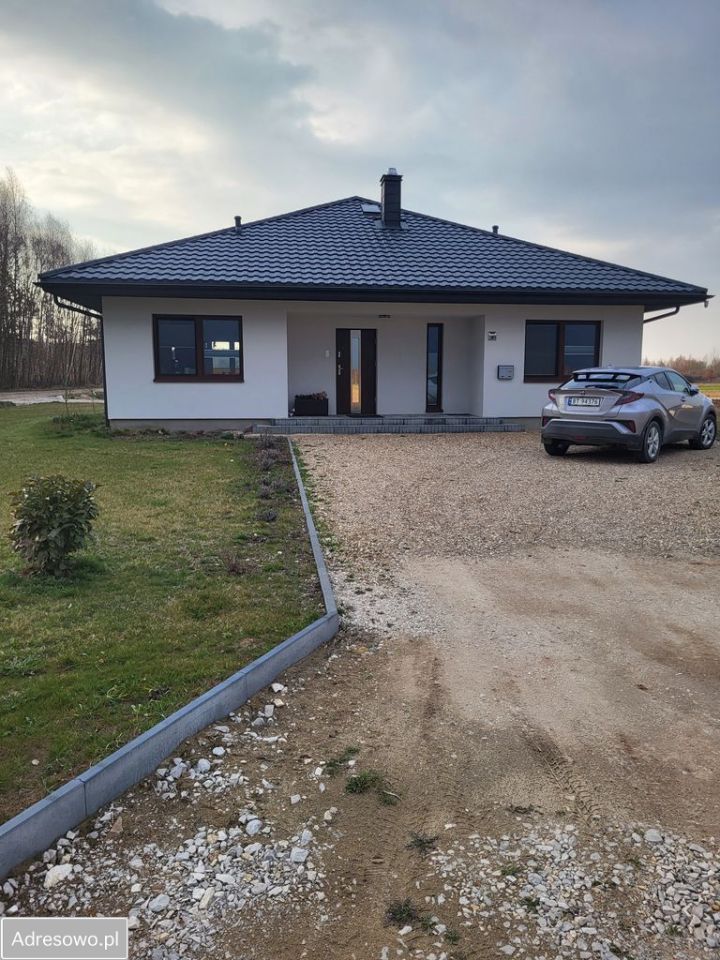 dom wolnostojący, 3 pokoje Obice. Zdjęcie 1