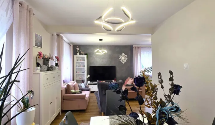 dom wolnostojący, 5 pokoi Zahutyń