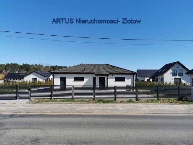 dom wolnostojący, 4 pokoje Święta. Zdjęcie 1