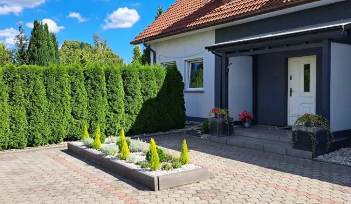 dom wolnostojący, 5 pokoi Chróstnik