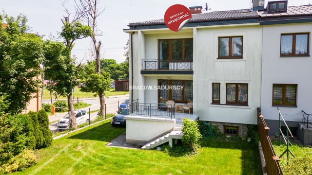 bliźniak, 4 pokoje Miechów Centrum, ul. Szpitalna. Zdjęcie 1