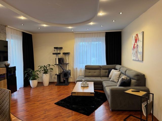 Mieszkanie 4-pokojowe Niemcz. Zdjęcie 1