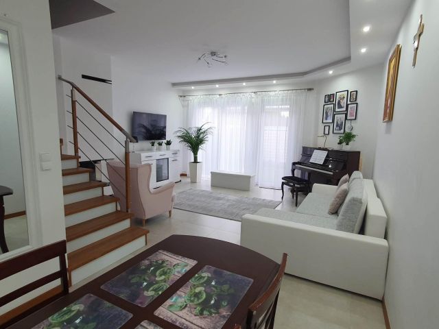 dom szeregowy, 4 pokoje Łomianki Łomianki-Dąbrowa, ul. Irysa. Zdjęcie 1