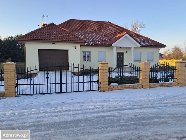 dom wolnostojący, 4 pokoje Niemcz, ul. Sielska. Zdjęcie 1