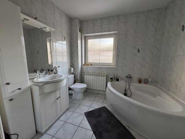 dom szeregowy, 3 pokoje Kłodzko, ul. Wolności. Zdjęcie 10