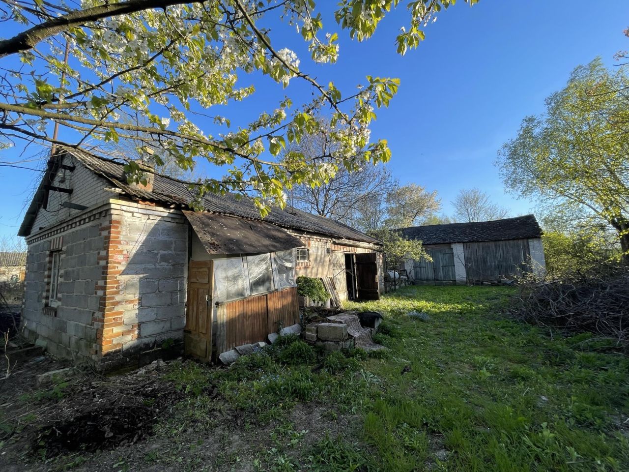 dom wolnostojący, 2 pokoje Średnie Duże. Zdjęcie 11