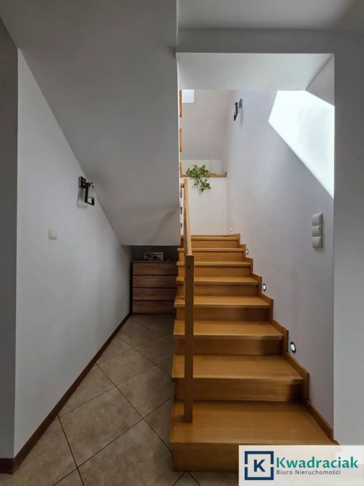 dom wolnostojący, 6 pokoi Moderówka. Zdjęcie 2