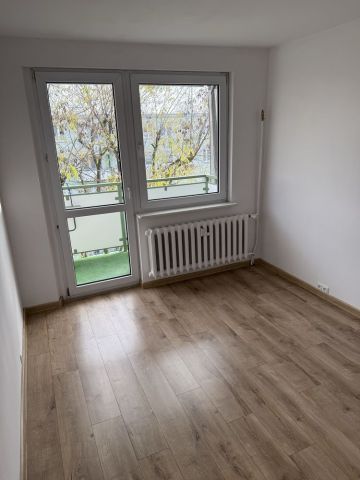 Mieszkanie 3-pokojowe Knurów. Zdjęcie 1