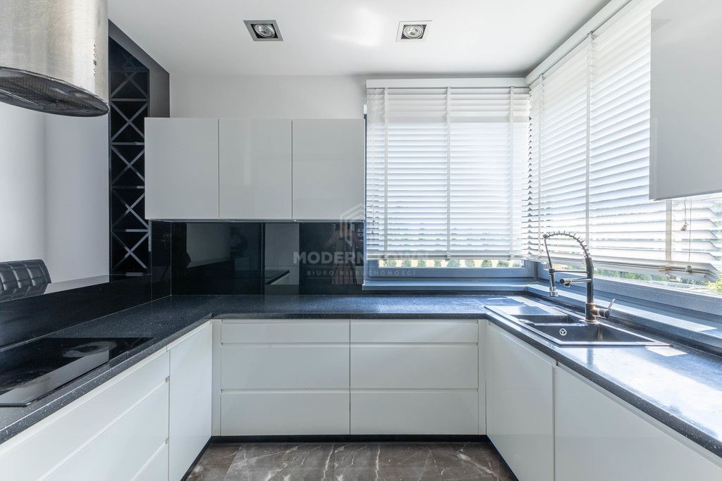 dom wolnostojący, 5 pokoi Nowe Miasto. Zdjęcie 7