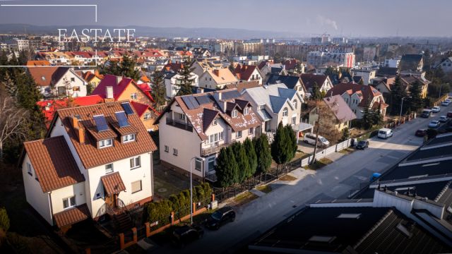 dom wolnostojący, 11 pokoi Rumia, ul. Oliwska. Zdjęcie 4