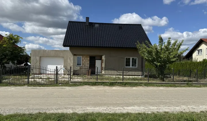 dom wolnostojący, 5 pokoi Kiełczów, ul. Akacjowa