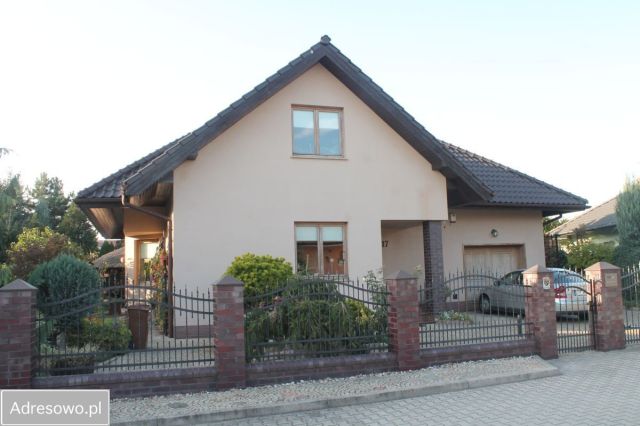 dom wolnostojący, 4 pokoje Oleśnica, ul. Żwirki i Wigury. Zdjęcie 1