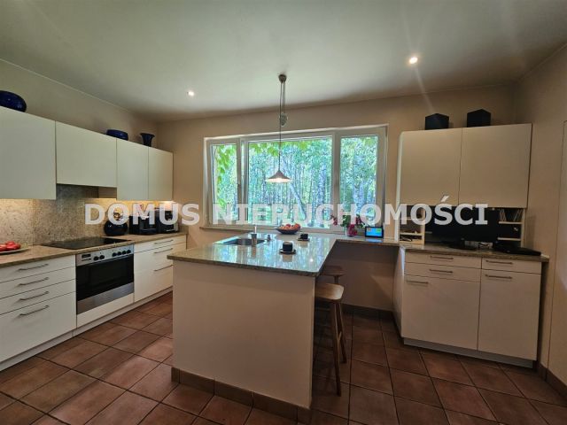 dom wolnostojący, 10 pokoi Ewcin. Zdjęcie 13