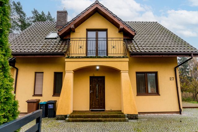 dom wolnostojący, 5 pokoi Zielonagóra. Zdjęcie 1