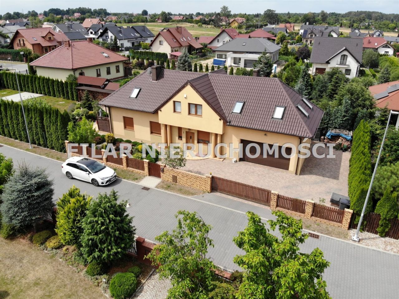 dom wolnostojący, 5 pokoi Osiek. Zdjęcie 2