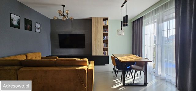 Mieszkanie 4-pokojowe Suchy Dwór, ul. Aragońska. Zdjęcie 1