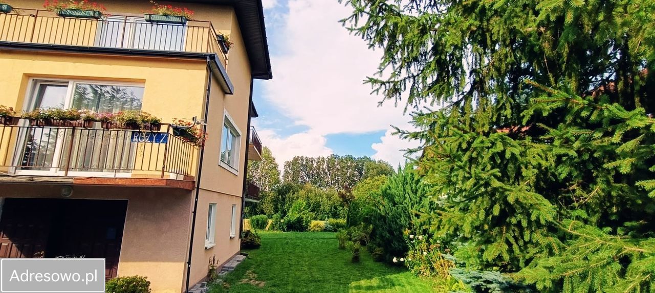 dom wolnostojący, 8 pokoi Falenty Nowe, ul. Róży