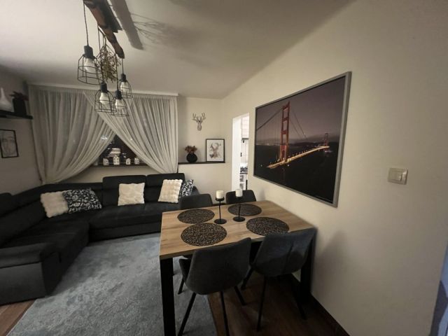 Mieszkanie 3-pokojowe Łódź Górna. Zdjęcie 1