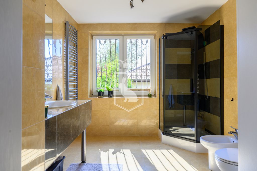 dom wolnostojący, 7 pokoi Warszawa Wesoła, ul. Brata Alberta. Zdjęcie 15