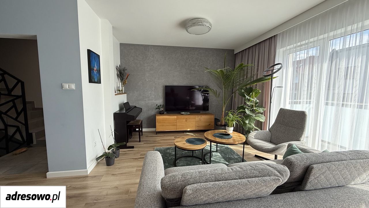 Mieszkanie 7-pokojowe Warszawa Wesoła, ul. Wczasowa. Zdjęcie 1