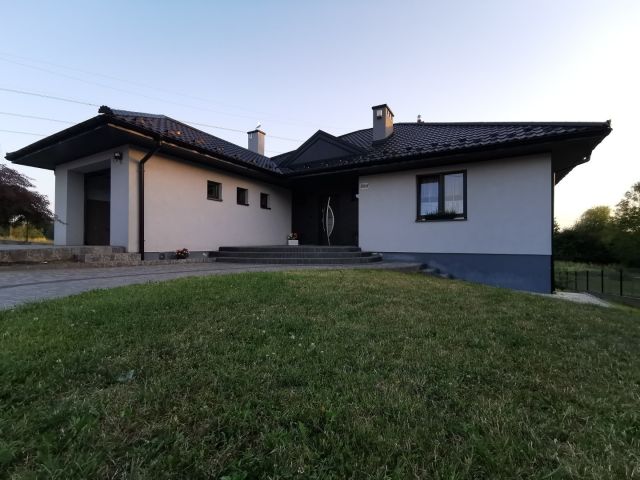 dom wolnostojący, 4 pokoje Lisia Góra. Zdjęcie 1