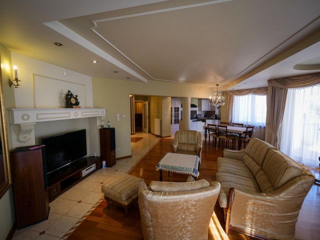 Mieszkanie 5-pokojowe Warszawa Włochy, ul. Aleje Jerozolimskie. Zdjęcie 1