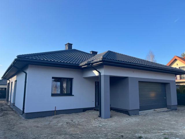 dom wolnostojący, 4 pokoje Okuniew, ul. Rattanowa. Zdjęcie 1