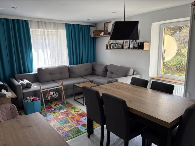 Mieszkanie 3-pokojowe Przesieka. Zdjęcie 1