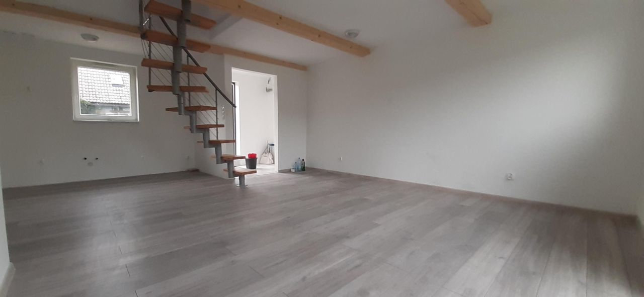 dom szeregowy, 4 pokoje Jelenia Góra Centrum, ul. Wyzwolenia Narodowego. Zdjęcie 3