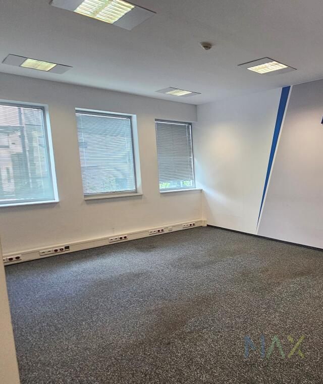 Biuro Kraków Płaszów, ul. gen. Henryka Kamieńskiego. Zdjęcie 3