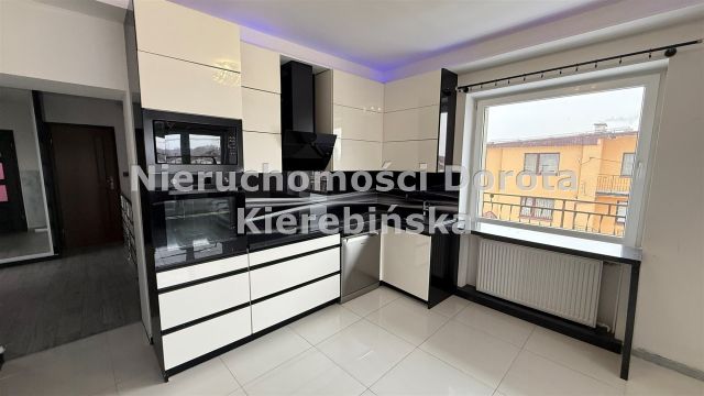 dom wolnostojący, 10 pokoi Tomaszów Mazowiecki. Zdjęcie 7