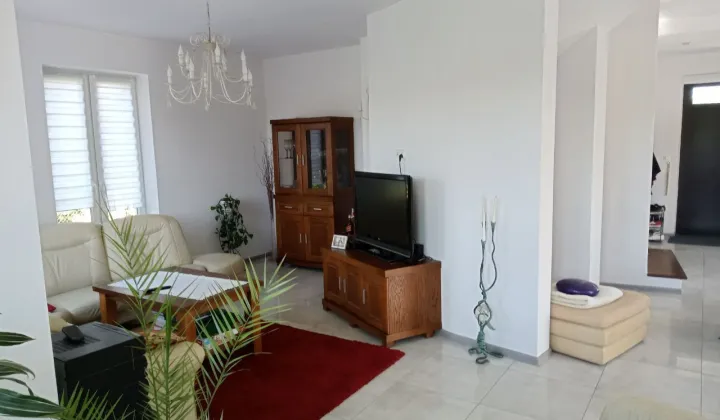 dom wolnostojący, 5 pokoi Kozłów Biskupi, ul. Spokojna