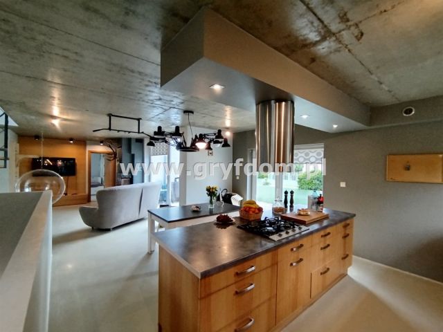 dom wolnostojący, 8 pokoi Pogorzelica. Zdjęcie 3