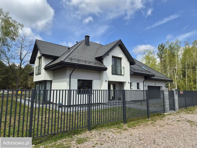 dom wolnostojący, 5 pokoi Komornica. Zdjęcie 1