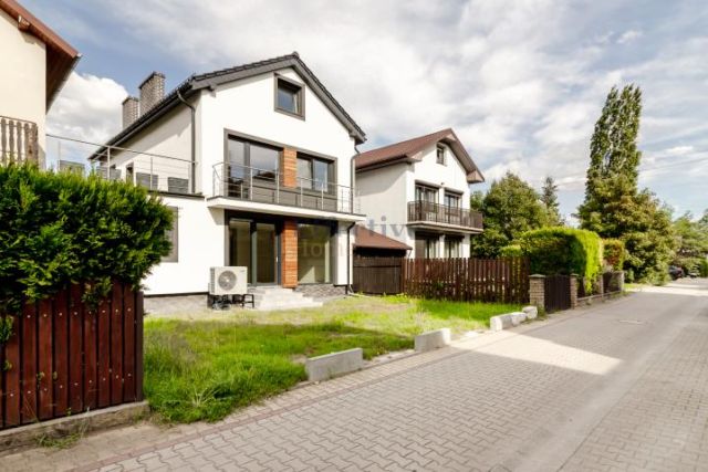 dom szeregowy, 7 pokoi Wrocław Nowy Dwór, ul. Witolda Gombrowicza. Zdjęcie 1