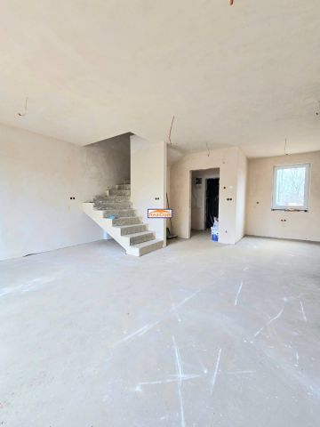 Mieszkanie 4-pokojowe Morawica. Zdjęcie 3