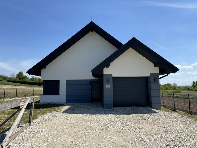 dom wolnostojący, 4 pokoje Mników. Zdjęcie 1